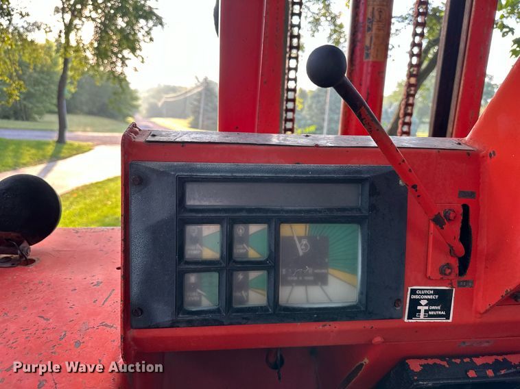 image for item EJ7217 1982 Case  586D forklift