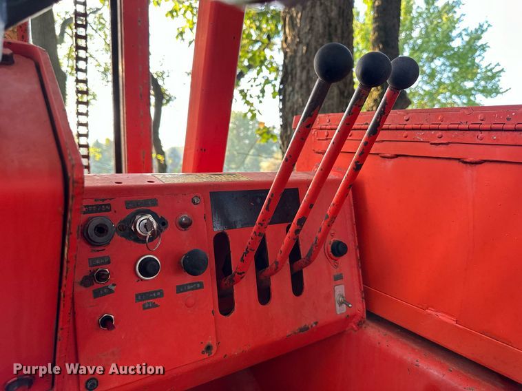 image for item EJ7217 1982 Case  586D forklift