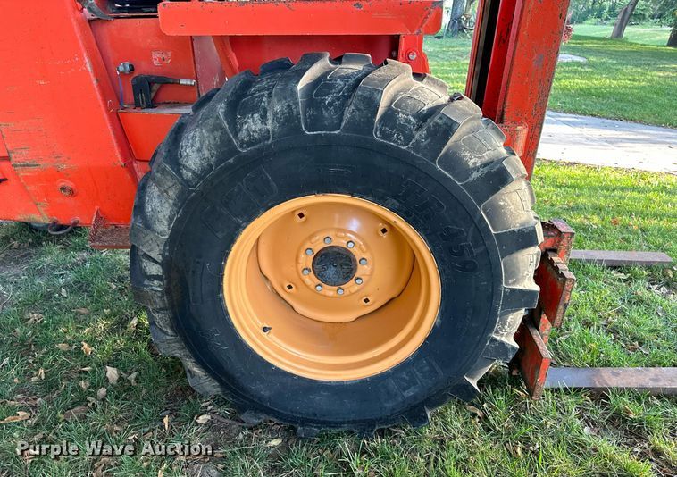 image for item EJ7217 1982 Case  586D forklift