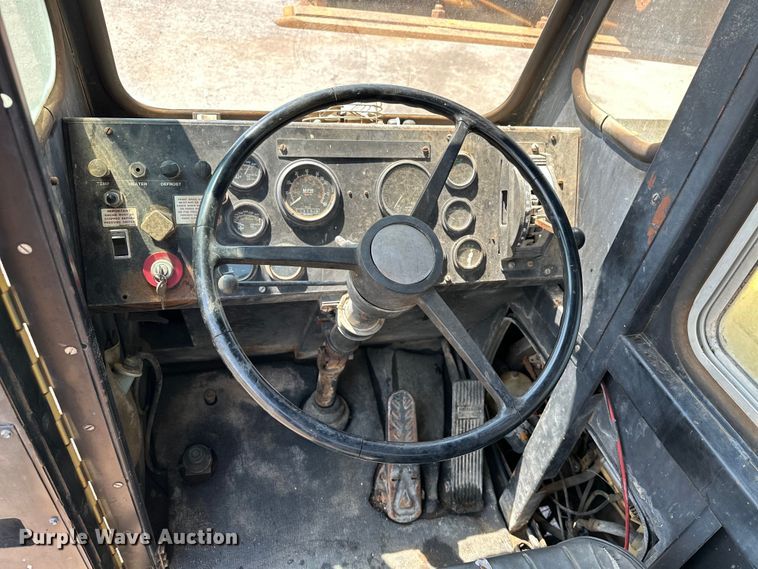 image for item EJ8837 1997 Gradall G3WD wheeled excavator