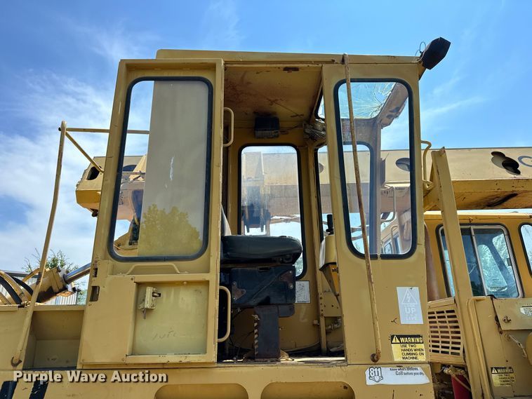 image for item EJ8837 1997 Gradall G3WD wheeled excavator