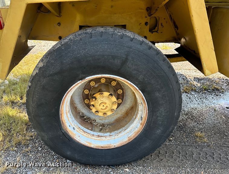 image for item EJ8837 1997 Gradall G3WD wheeled excavator