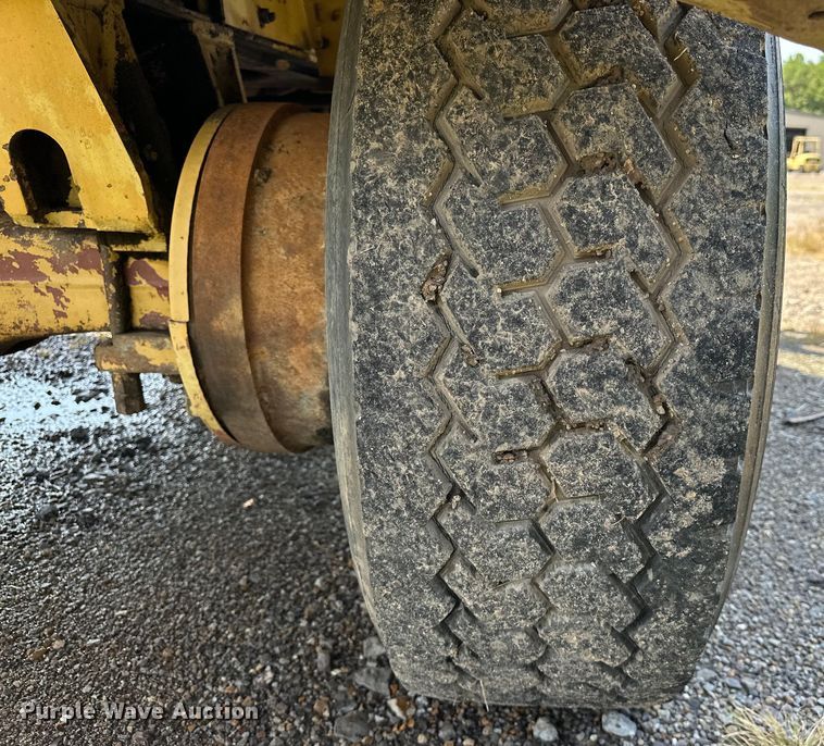 image for item EJ8837 1997 Gradall G3WD wheeled excavator