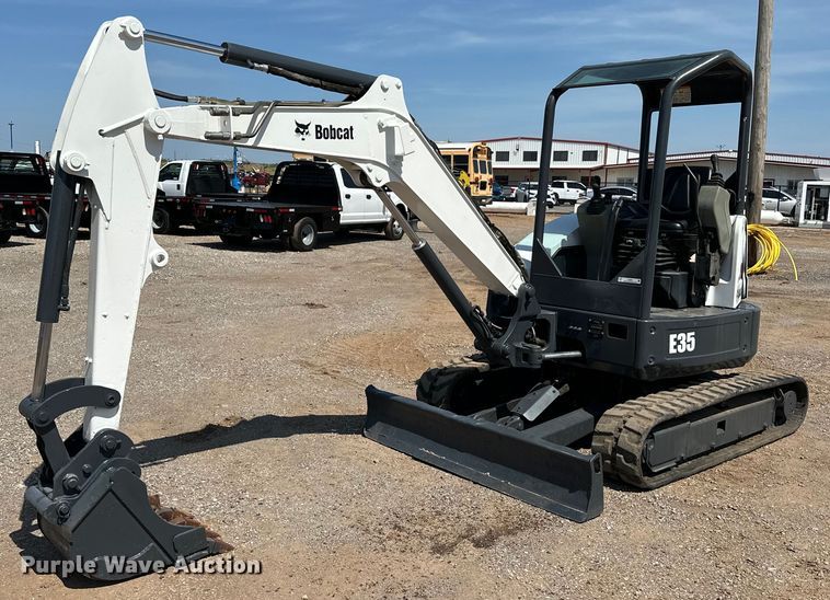 image for item EJ8851 2013 Bobcat  E35M mini excavator