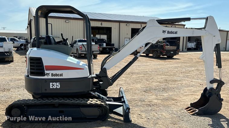 image for item EJ8851 2013 Bobcat  E35M mini excavator