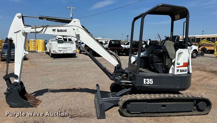 image for item EJ8851 2013 Bobcat  E35M mini excavator