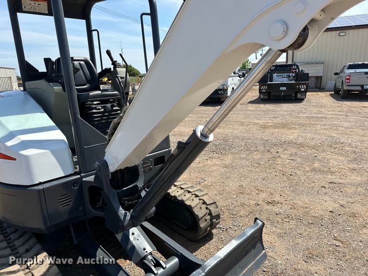 image for item EJ8851 2013 Bobcat  E35M mini excavator