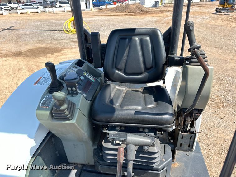 image for item EJ8851 2013 Bobcat  E35M mini excavator