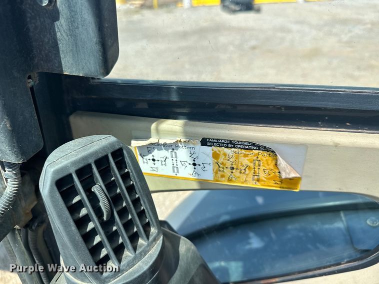 image for item EJ8852 2013 John Deere  27D mini excavator