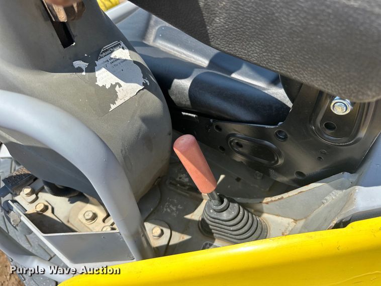 image for item EJ8853 2011 Yanmar  Vi035-5B mini excavator