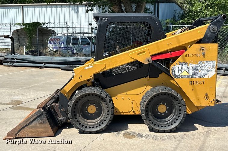 image for item EJ8858 2016 Caterpillar  262D skid steer loader