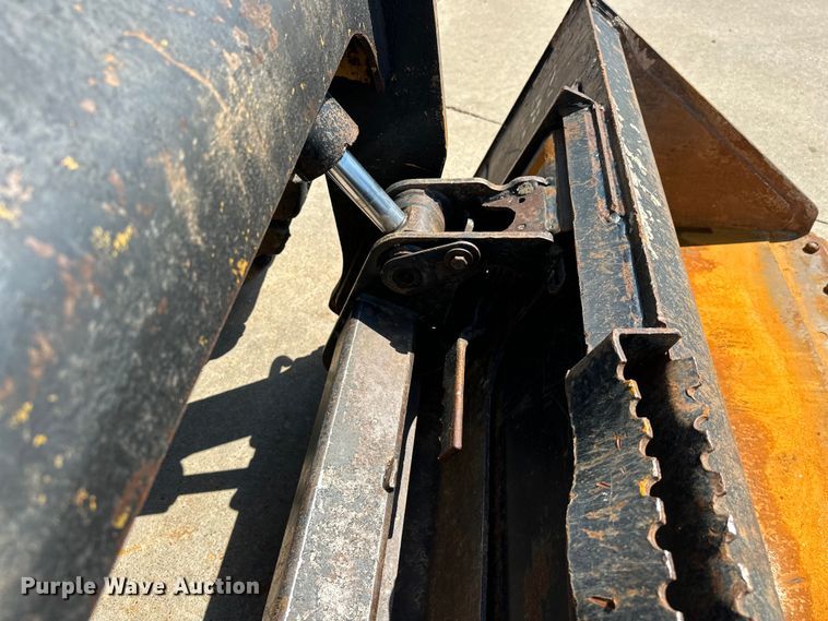 image for item EJ8858 2016 Caterpillar  262D skid steer loader