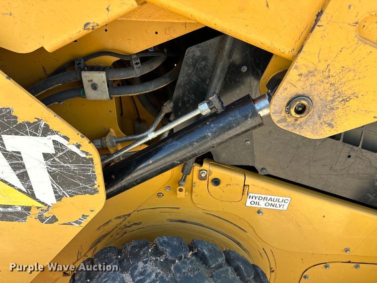 image for item EJ8858 2016 Caterpillar  262D skid steer loader