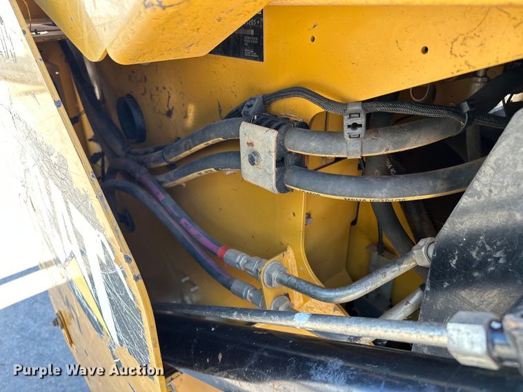 image for item EJ8858 2016 Caterpillar  262D skid steer loader