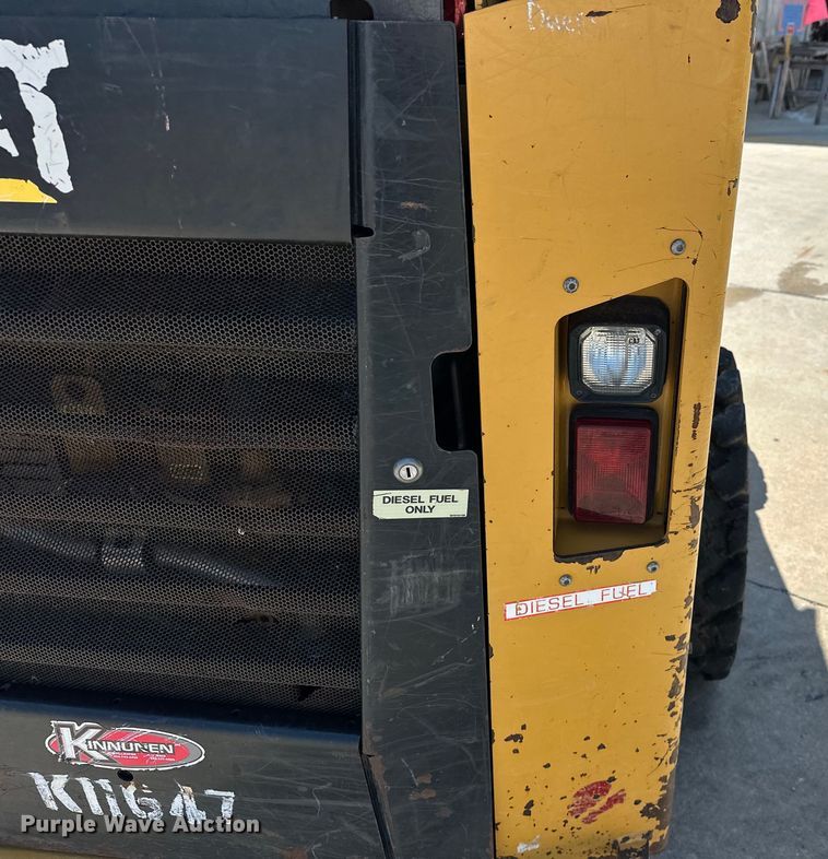 image for item EJ8858 2016 Caterpillar  262D skid steer loader