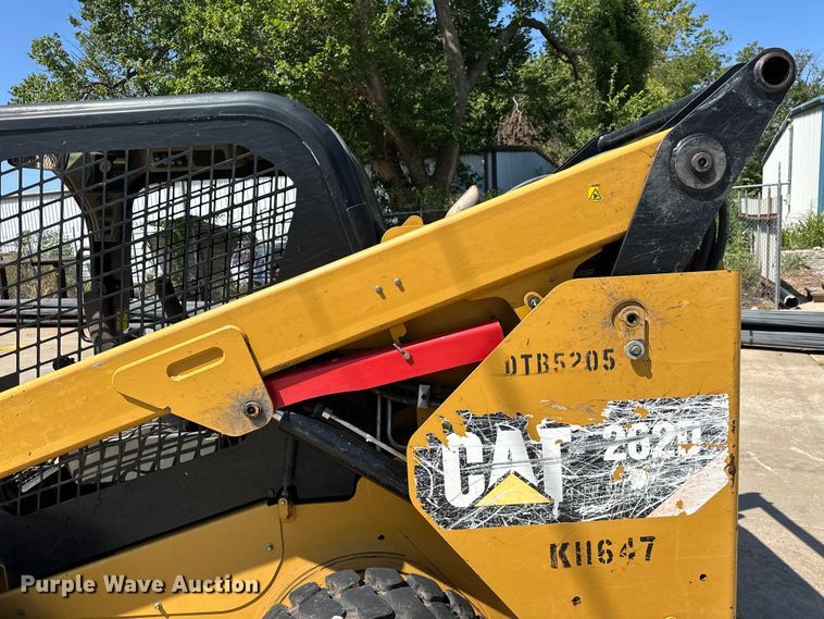 image for item EJ8858 2016 Caterpillar  262D skid steer loader