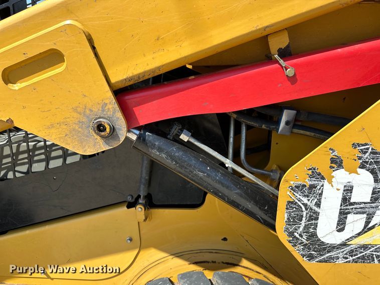 image for item EJ8858 2016 Caterpillar  262D skid steer loader