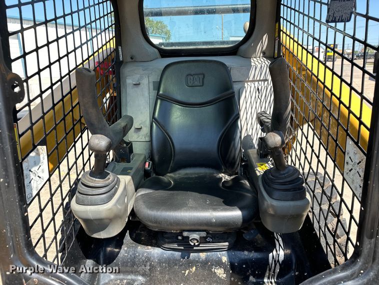 image for item EJ8858 2016 Caterpillar  262D skid steer loader