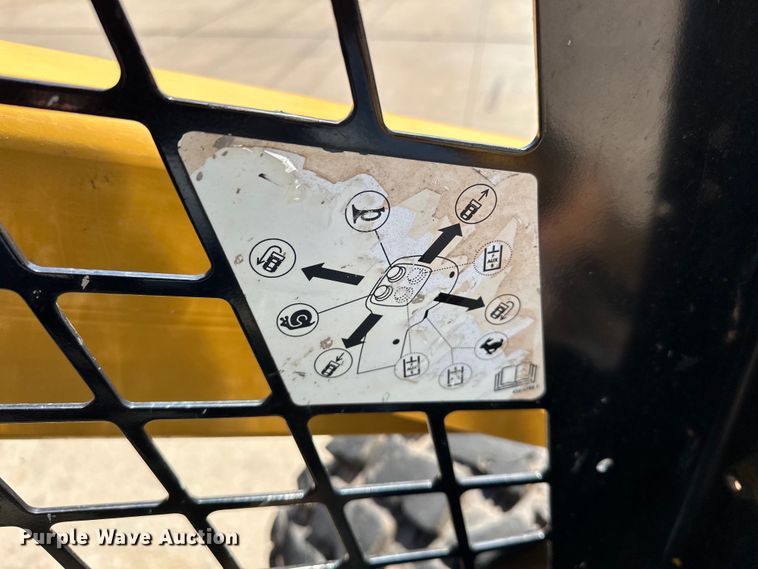 image for item EJ8858 2016 Caterpillar  262D skid steer loader