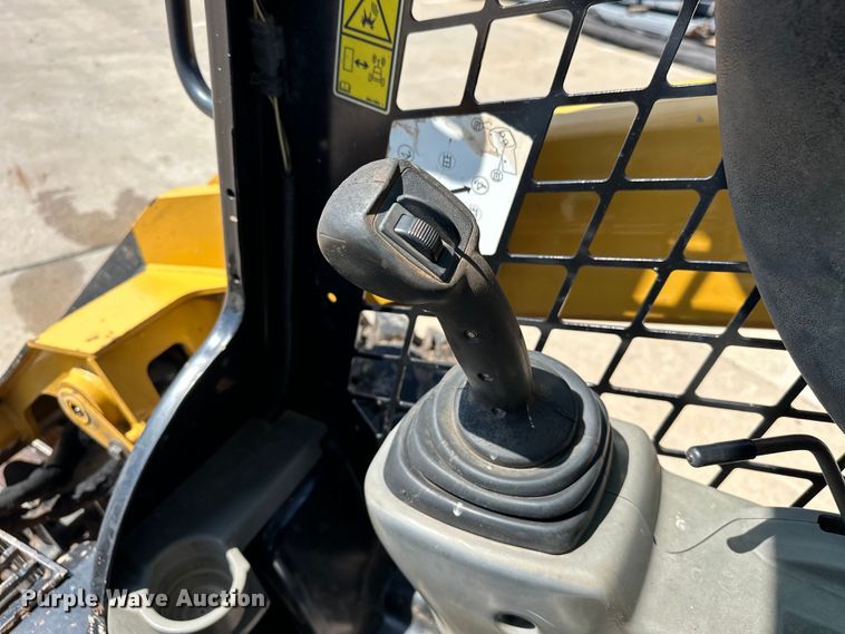 image for item EJ8858 2016 Caterpillar  262D skid steer loader