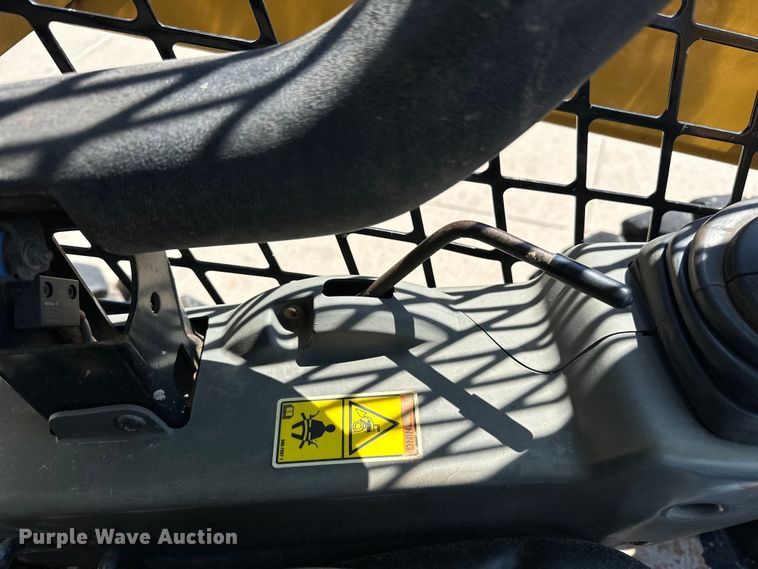 image for item EJ8858 2016 Caterpillar  262D skid steer loader