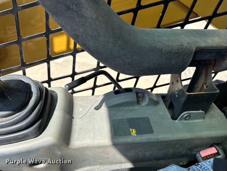 image for item EJ8858 2016 Caterpillar  262D skid steer loader