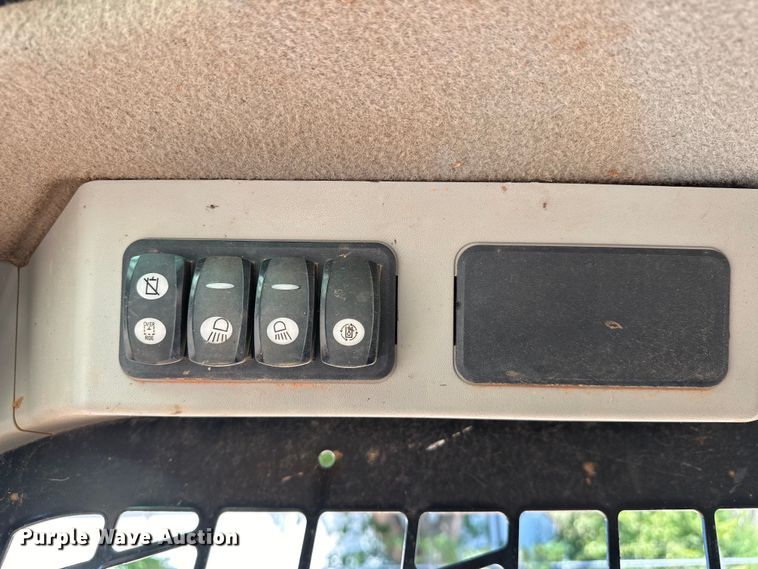 image for item EJ8858 2016 Caterpillar  262D skid steer loader