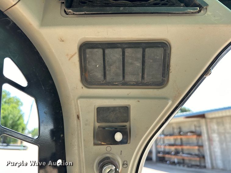 image for item EJ8858 2016 Caterpillar  262D skid steer loader