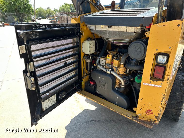 image for item EJ8858 2016 Caterpillar  262D skid steer loader