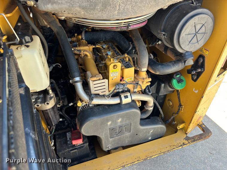 image for item EJ8858 2016 Caterpillar  262D skid steer loader