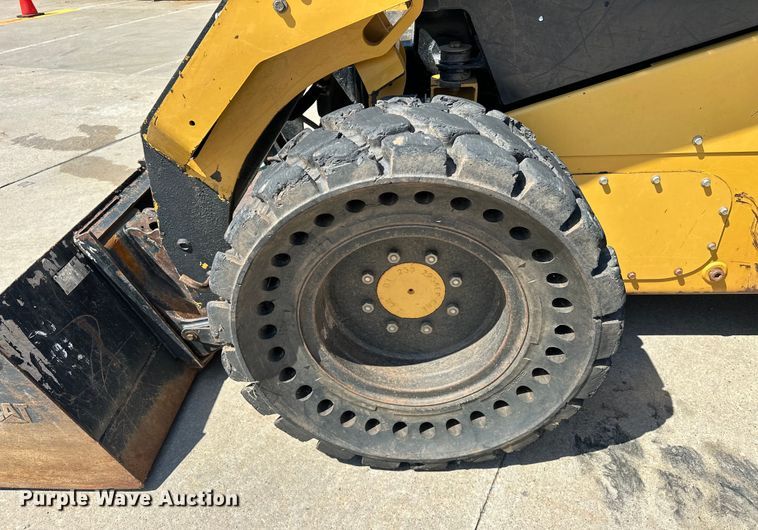 image for item EJ8858 2016 Caterpillar  262D skid steer loader