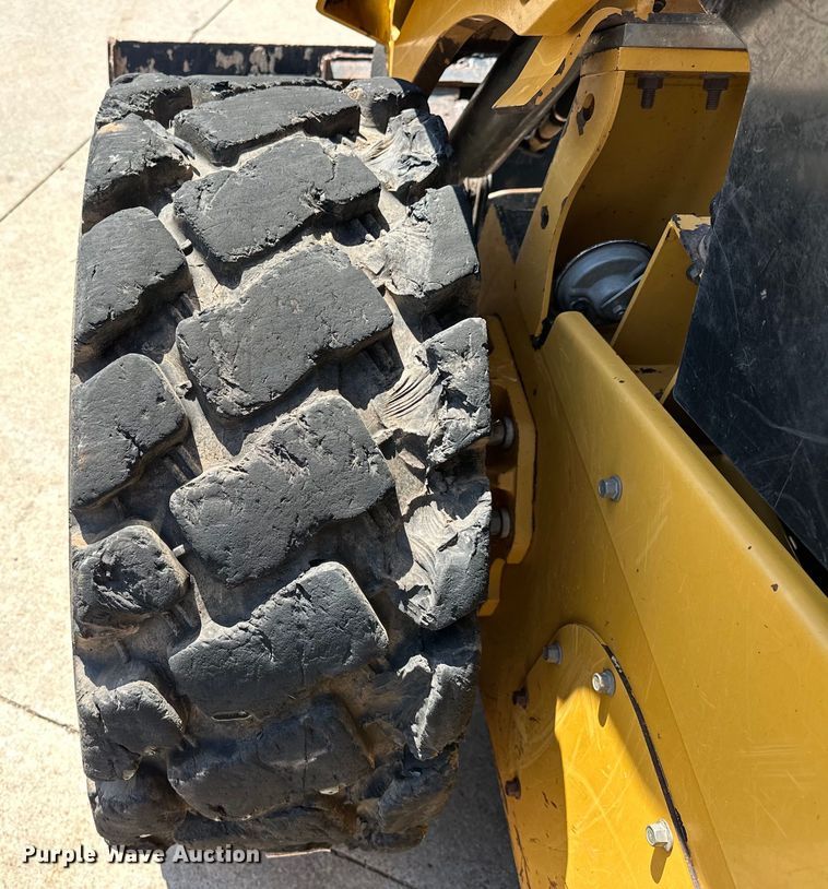 image for item EJ8858 2016 Caterpillar  262D skid steer loader