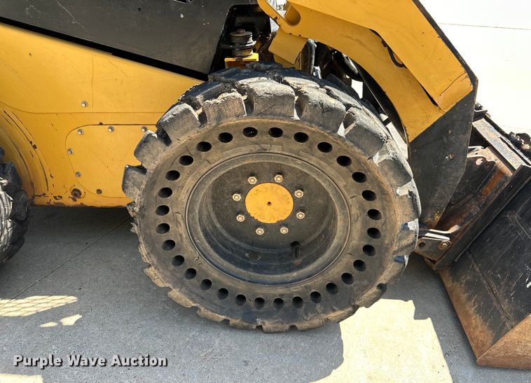 image for item EJ8858 2016 Caterpillar  262D skid steer loader