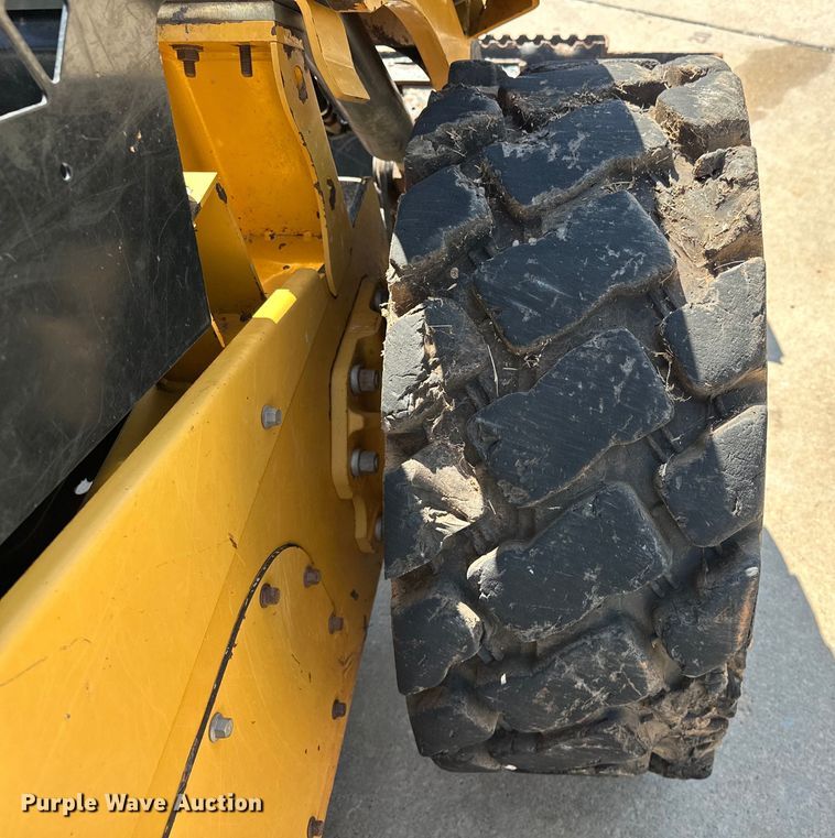 image for item EJ8858 2016 Caterpillar  262D skid steer loader