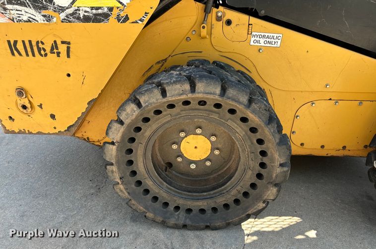 image for item EJ8858 2016 Caterpillar  262D skid steer loader