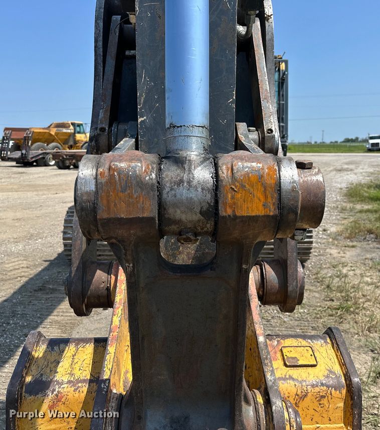 image for item EJ8887 2015 John Deere  210G LC excavator