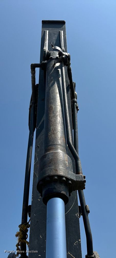 image for item EJ8887 2015 John Deere  210G LC excavator