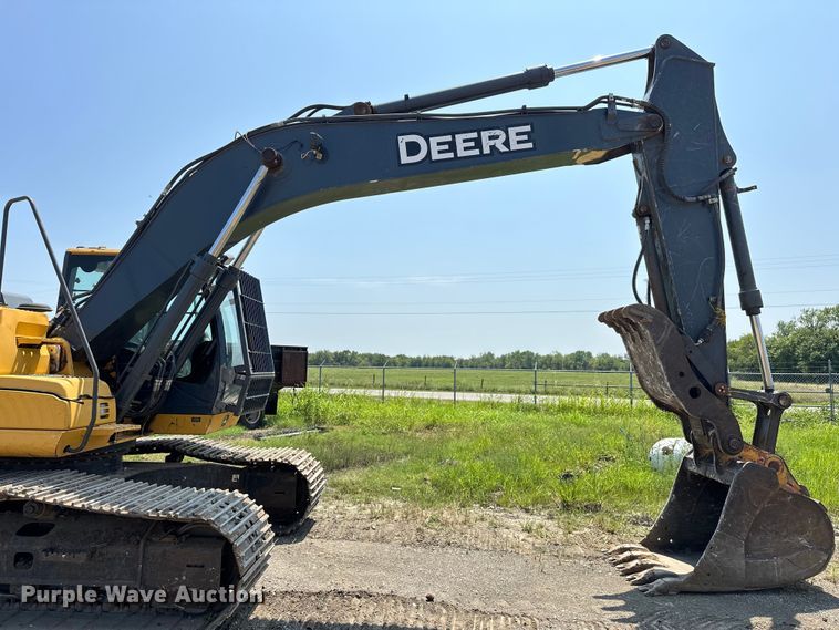 image for item EJ8887 2015 John Deere  210G LC excavator