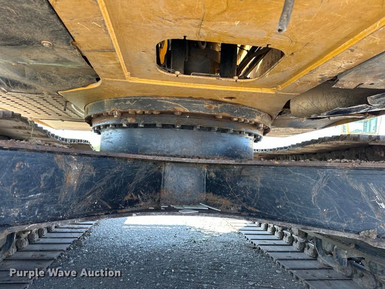 image for item EJ8887 2015 John Deere  210G LC excavator