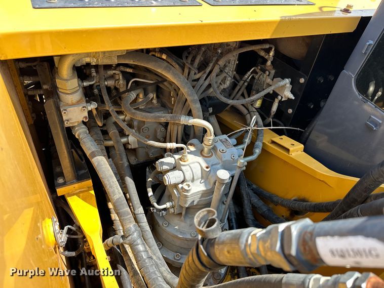 image for item EJ8887 2015 John Deere  210G LC excavator