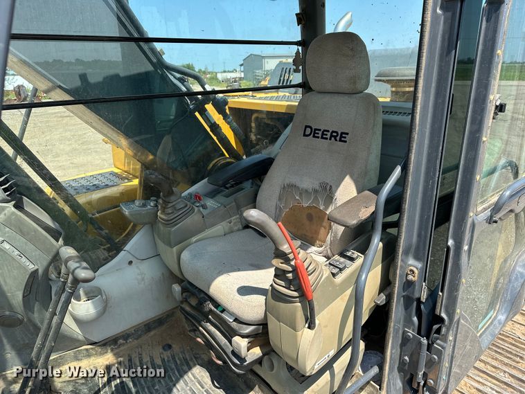 image for item EJ8887 2015 John Deere  210G LC excavator