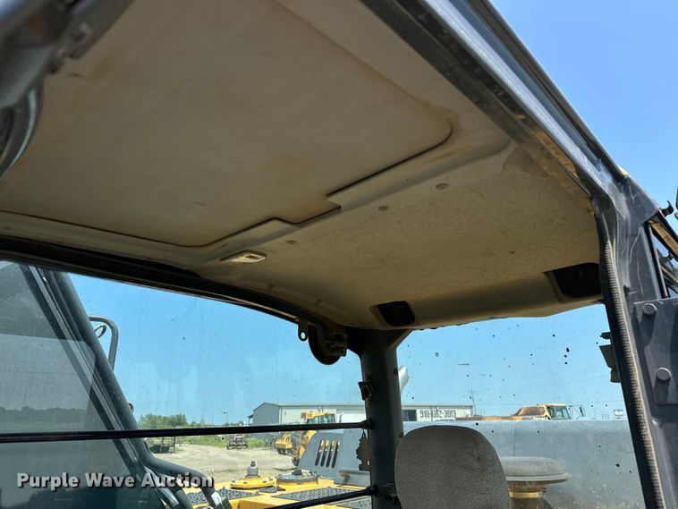 image for item EJ8887 2015 John Deere  210G LC excavator