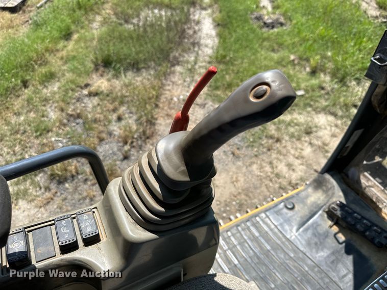 image for item EJ8887 2015 John Deere  210G LC excavator