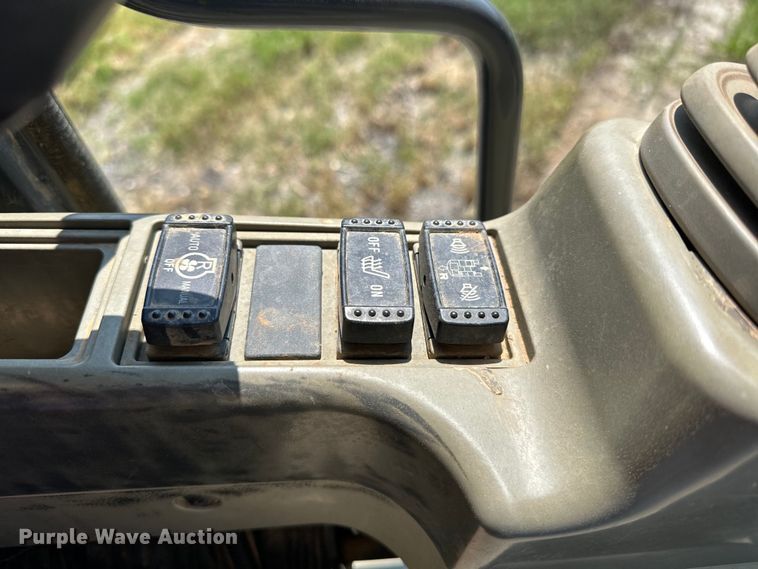 image for item EJ8887 2015 John Deere  210G LC excavator