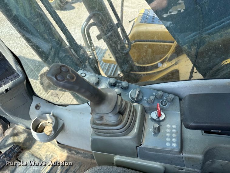 image for item EJ8887 2015 John Deere  210G LC excavator