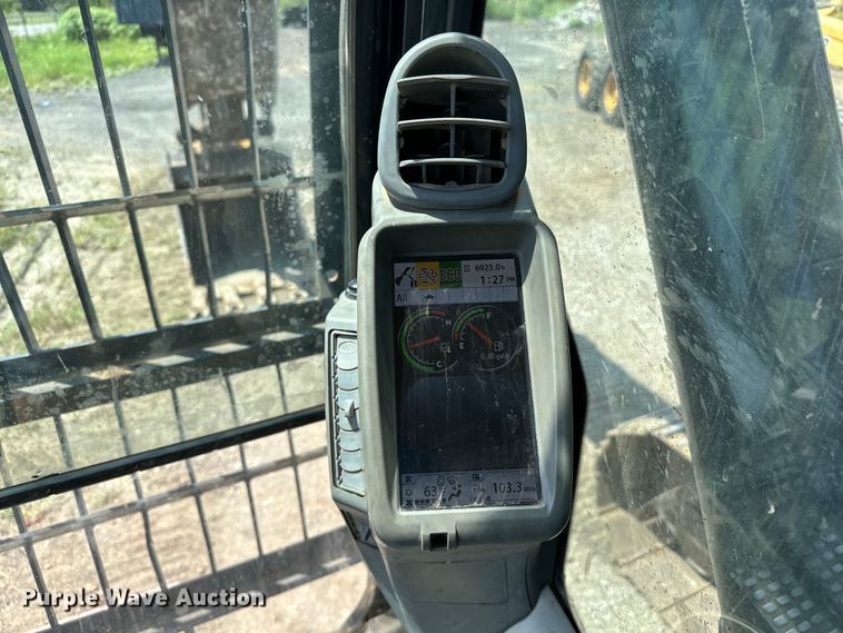 image for item EJ8887 2015 John Deere  210G LC excavator