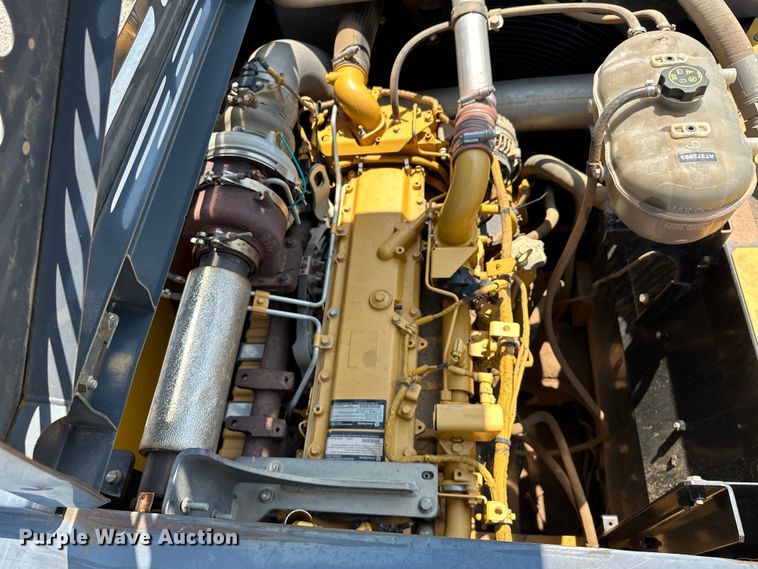 image for item EJ8887 2015 John Deere  210G LC excavator