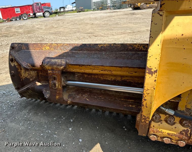 image for item EJ8888 1993 John Deere  670B motor grader