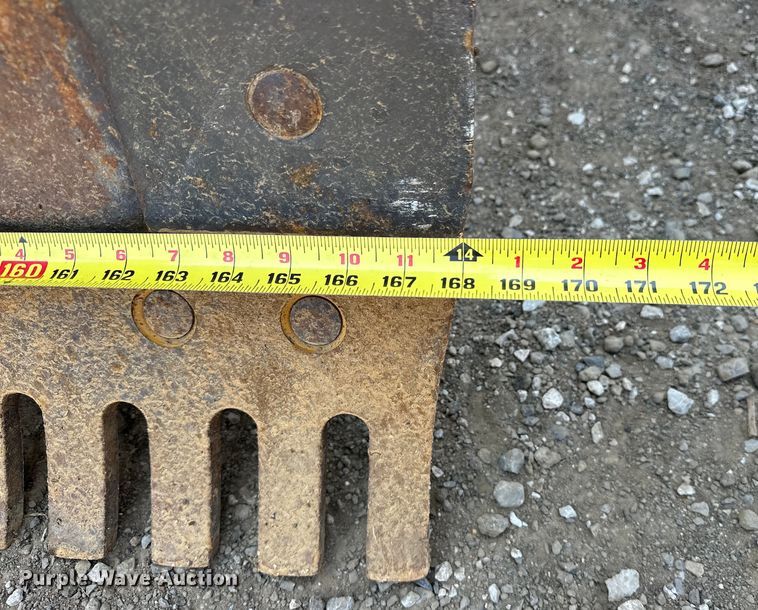 image for item EJ8888 1993 John Deere  670B motor grader