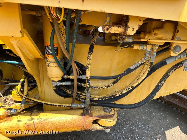 image for item EJ8888 1993 John Deere  670B motor grader